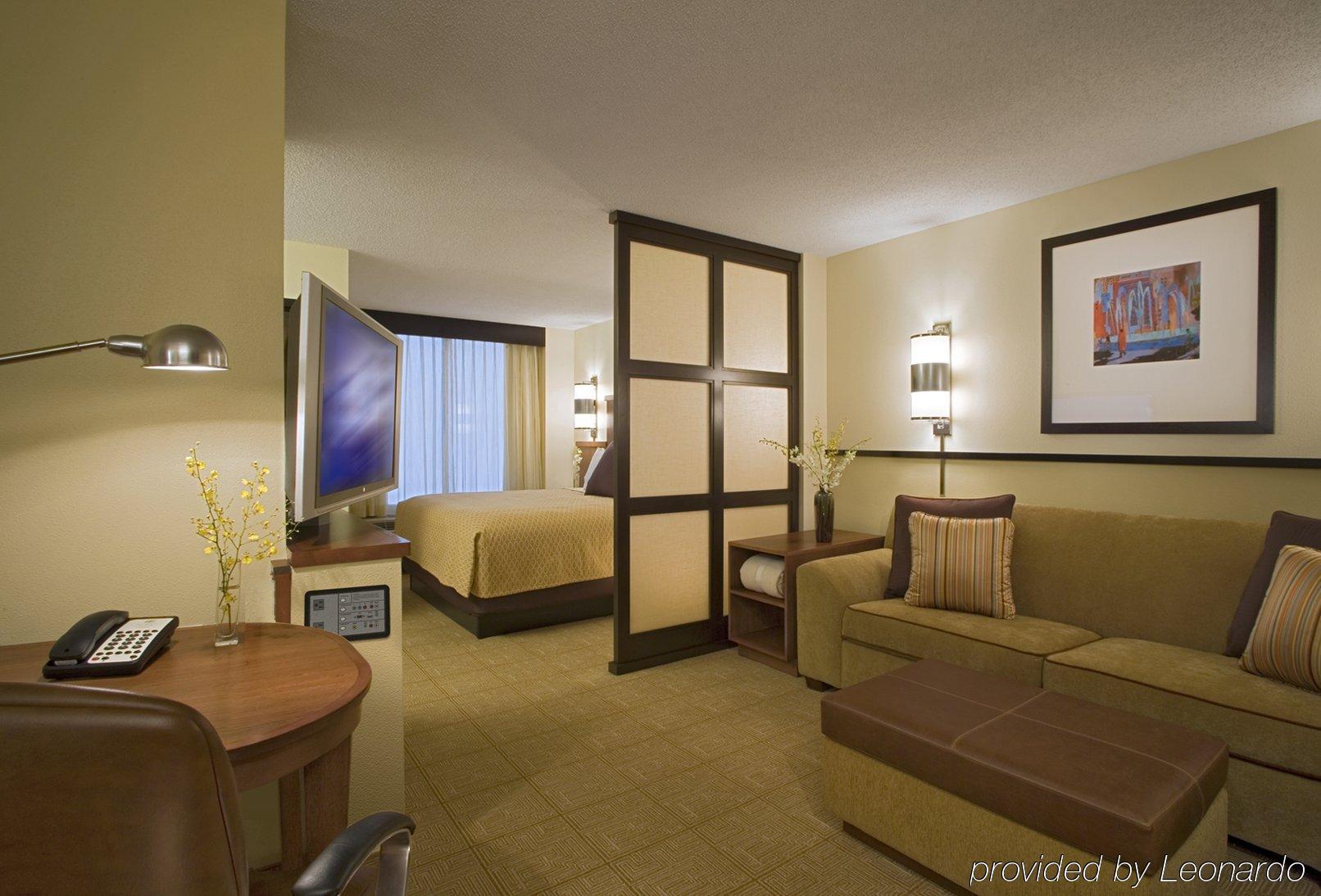 Hyatt Place Primacy Parkway 3*