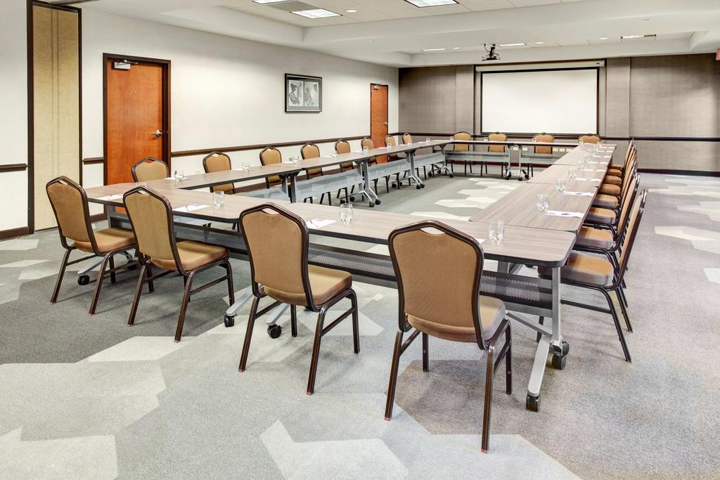 Hyatt Place Primacy Parkway 3*