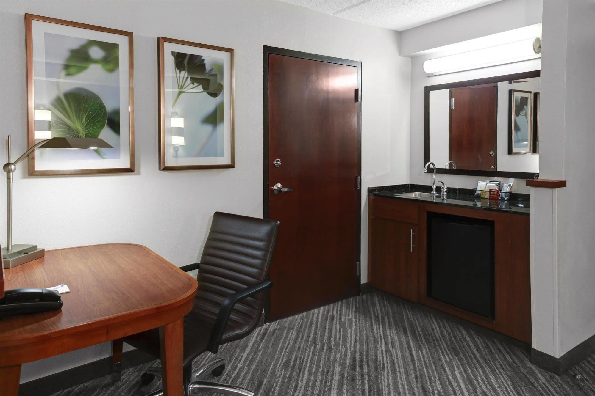 Hyatt Place Primacy Parkway Hotel 3*