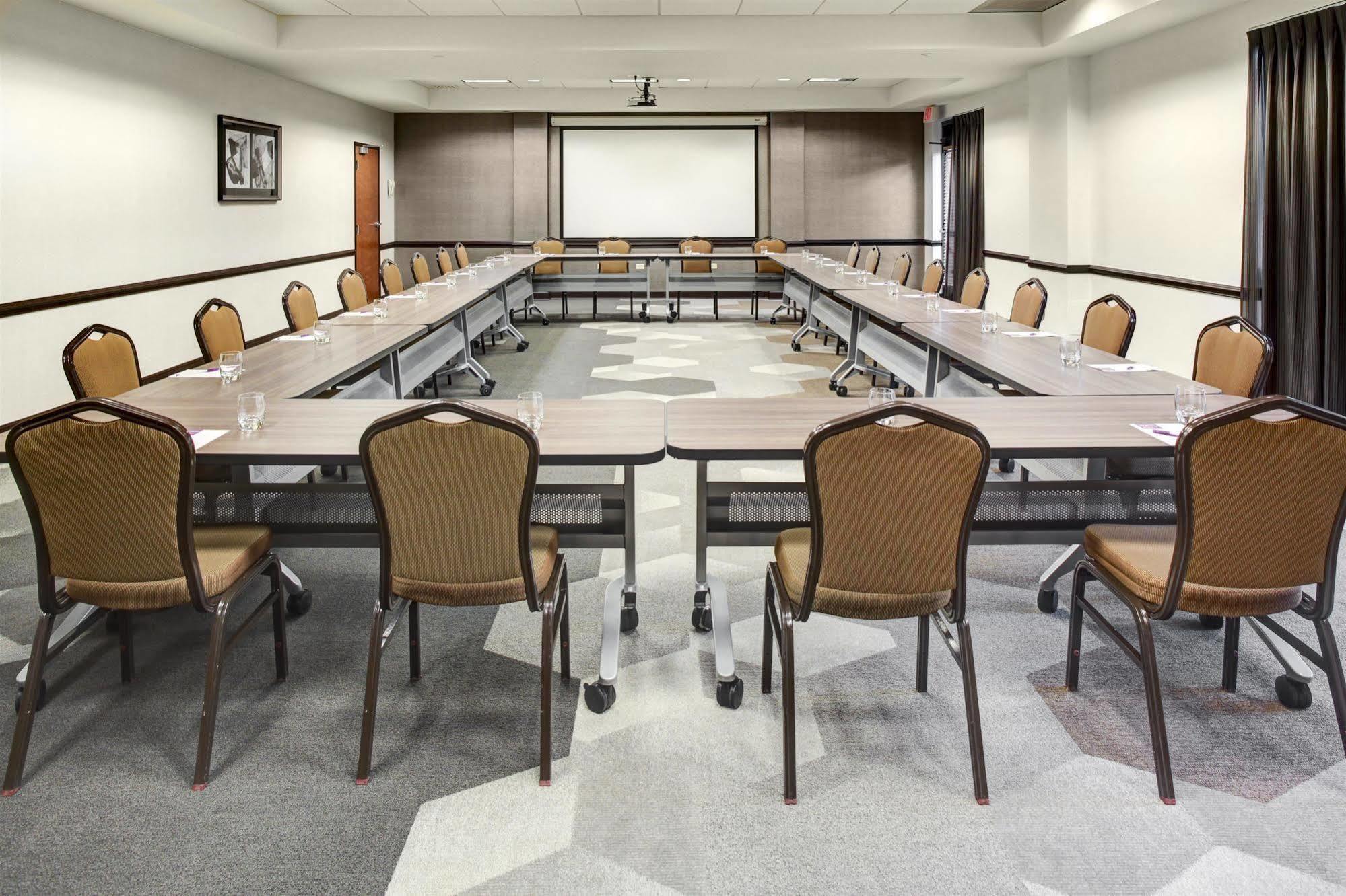 Hotel Hyatt Place Primacy Parkway 3*